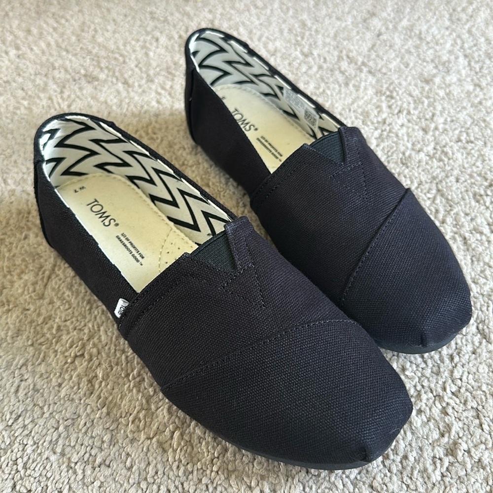 TOMS Slip on shoes